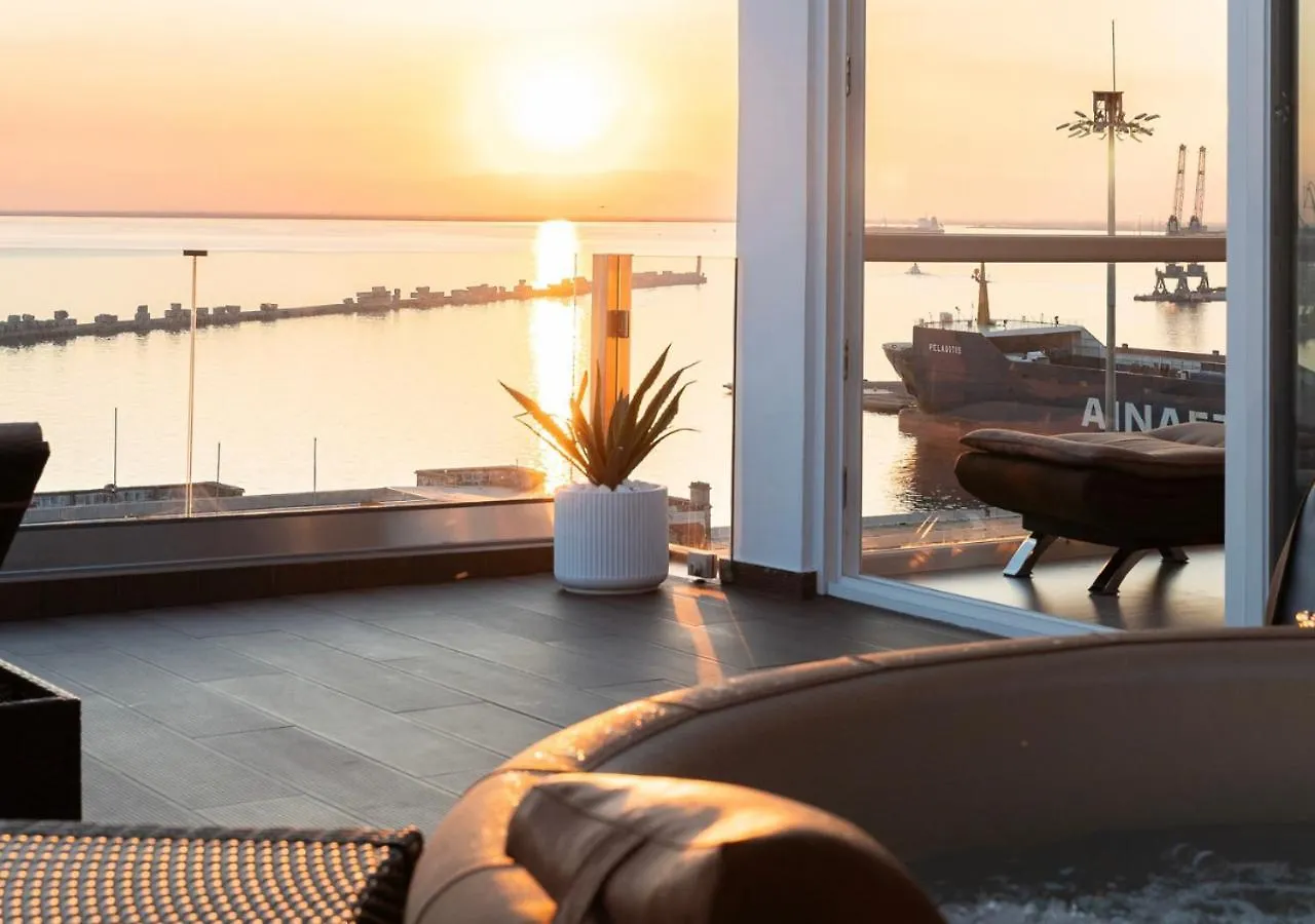 Apartment Above Premium Rooftop Suite Thessaloniki