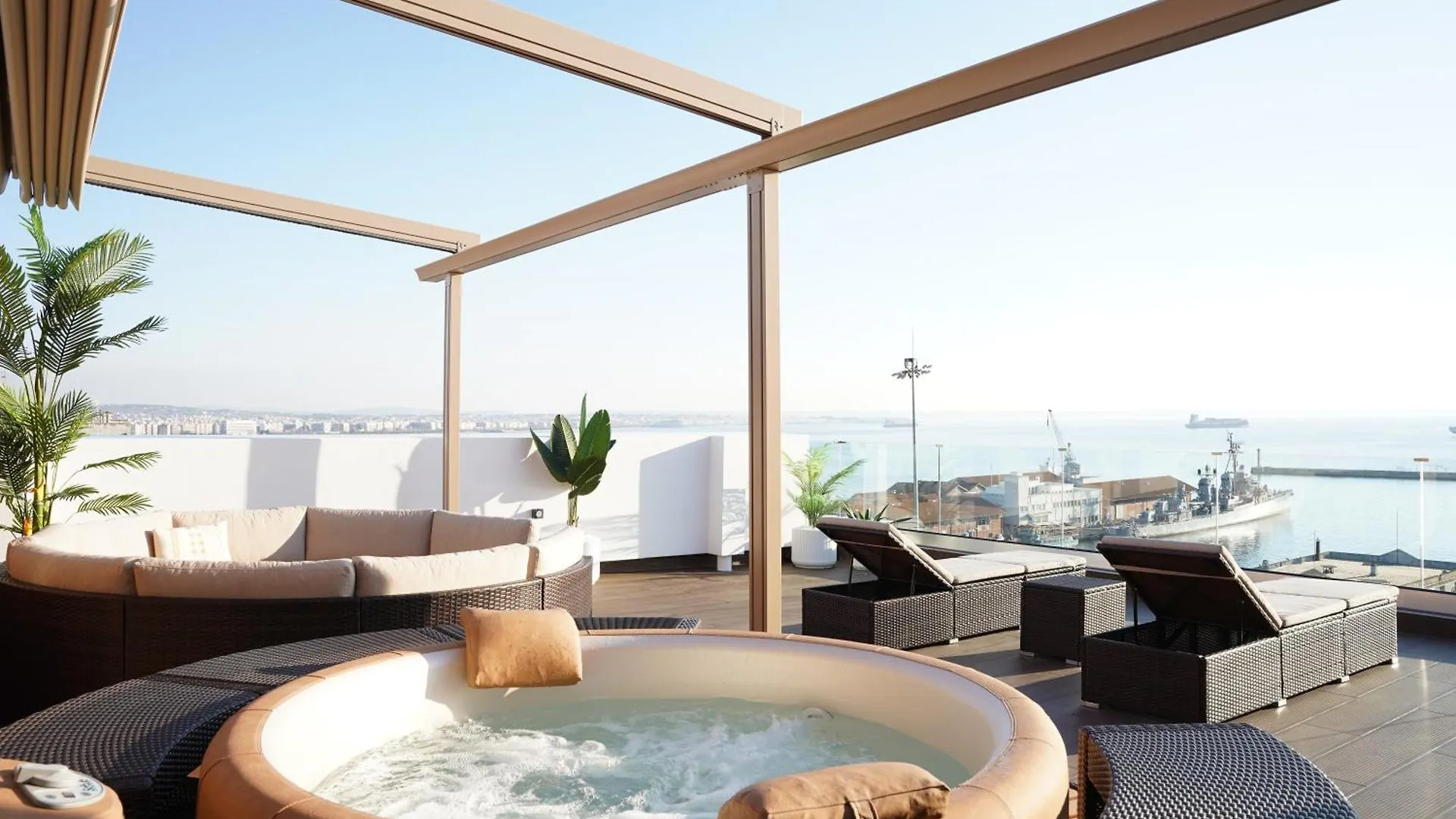 Above Premium Rooftop Suite Thessaloniki