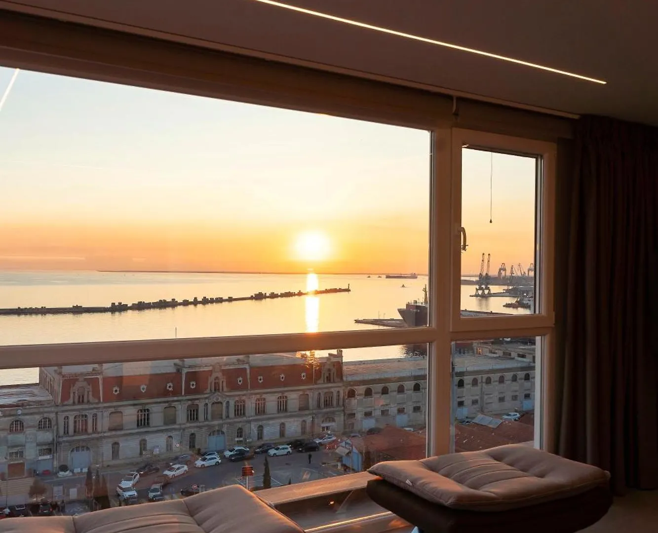 Above Premium Rooftop Suite Thessaloniki Apartment