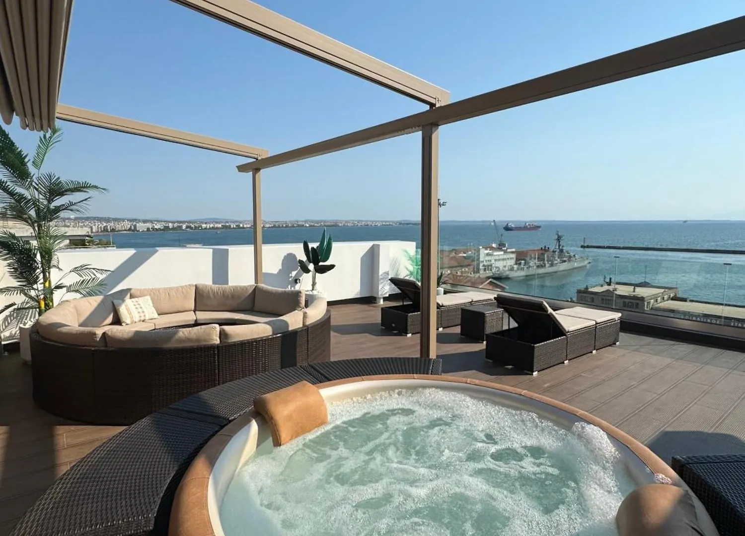 Above Premium Rooftop Suite Thessaloniki